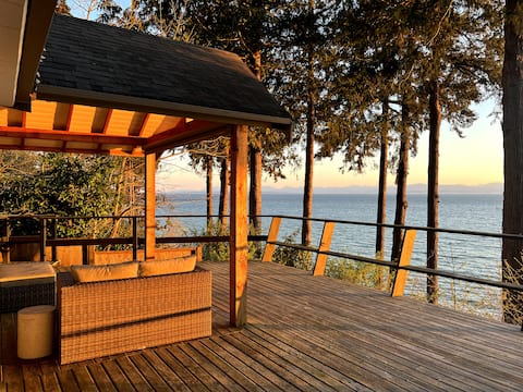 Beautiful Oceanfront Cottage