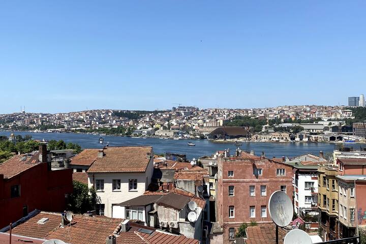 Triplex with sea view in Balat gallery image 4