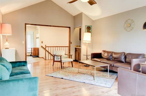 Successful Airbnb property: Family Friendly Large Kitchen 4 BDR near Red Rocks in Lakewood