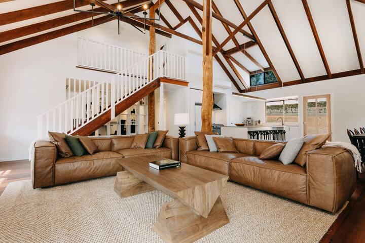 Luxury Homestead Surrounded by National Forest gallery image 3