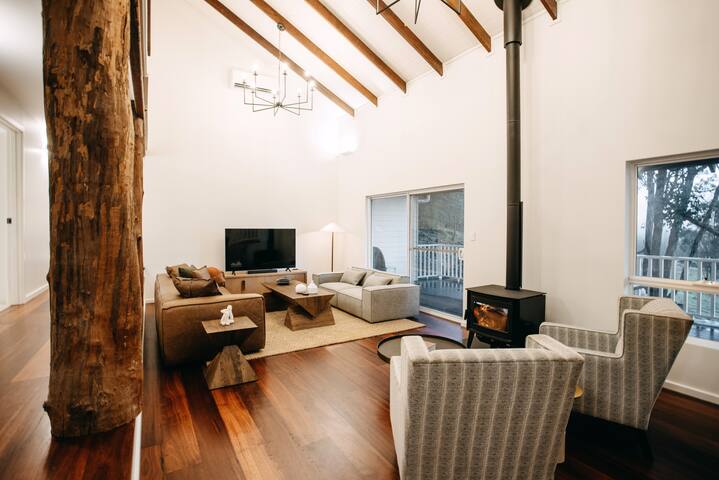 Elegant 5-Bedroom Home with Vineyard Views gallery image 4