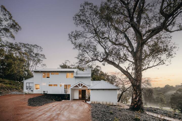 Elegant 5-Bedroom Home with Vineyard Views gallery image 2