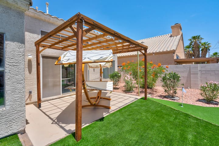 8BR 5BA Hero Retreat-King Beds, BBQ, Hammock, Golf