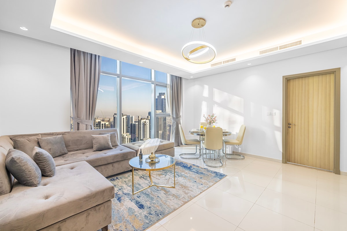 Top Airbnb: Downtown Stylish 2BR apartment with infinity pool in Business Bay