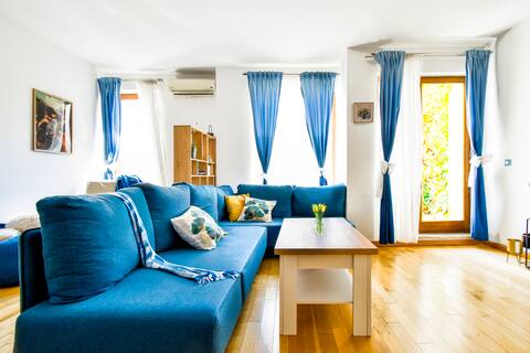 Fully Equipped | Garage | Lively Street