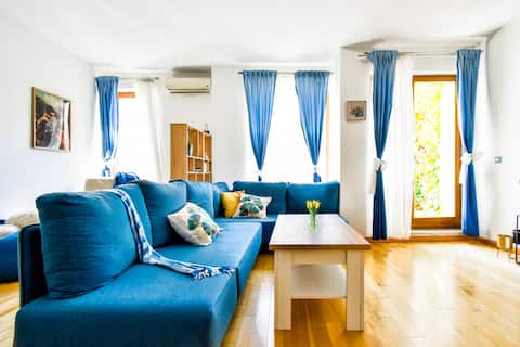 Fully Equipped | Garage | Lively Street