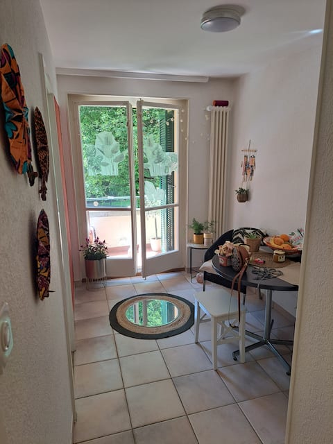 bright and surrounded by trees, 7min walk to train station