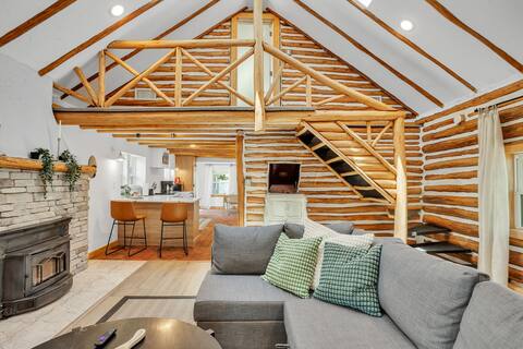 Modern Log Cabin with Hot Tub