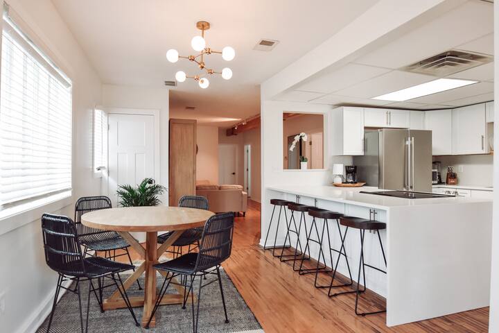 Top House | Downtown Apartment above Cafe