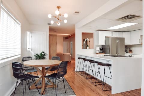 Top House | Downtown Apartment above Cafe