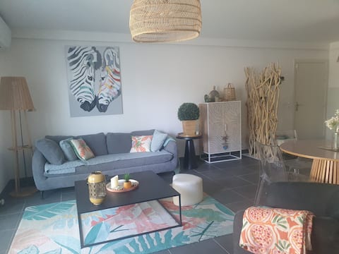 Top performing Airbnb: Recent 3-bedroom apartment, air-conditioned garden, close to beaches on foot in La Ciotat