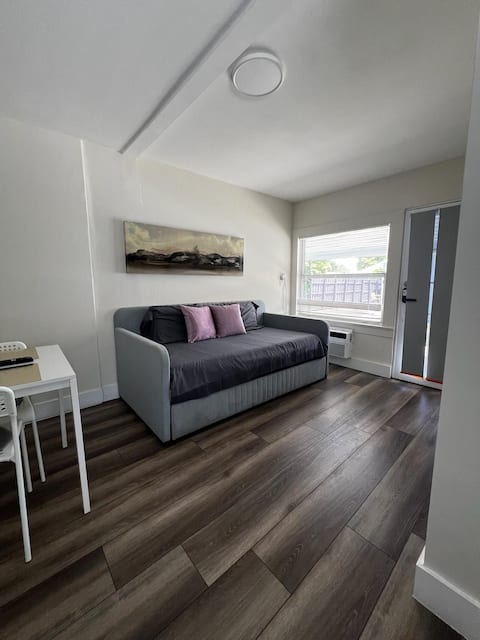 Successful Airbnb property: Delightful One-Bedroom One-Bath House in Melrose