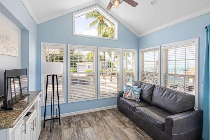Waterfront Keys Cottage W/sleeping Loft Sleeps 6 - Key Largo, FL