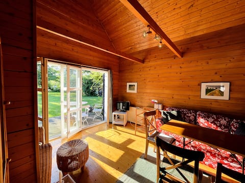 Top performing Airbnb: Woodhouse at the lake in Rahnsdorf