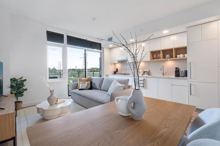 Modern And Luxurious Brentwood 1 Bedroom Home - New Westminster