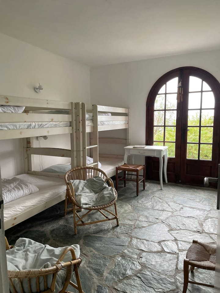 Საბავშვო ოთახი .4 საწოლი 90x190