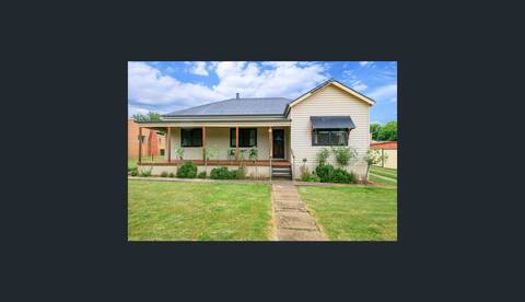 Charming 4 bedroom cottage in the heart of town
