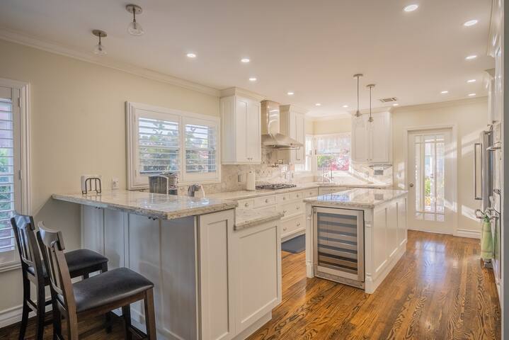 Luxurious Serene Ocean View Beach House gallery image 5