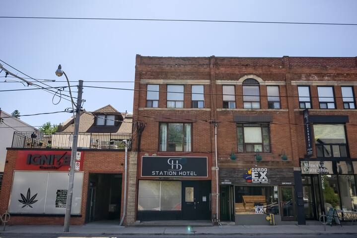 ⁠2 King Bed Presidential Suite in The Annex gallery image 3