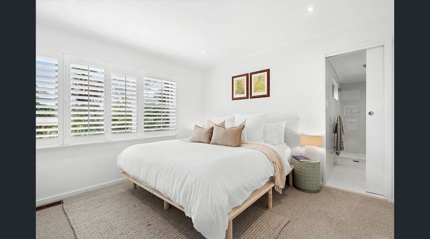 Tropical sun-filled oasis gallery image 3