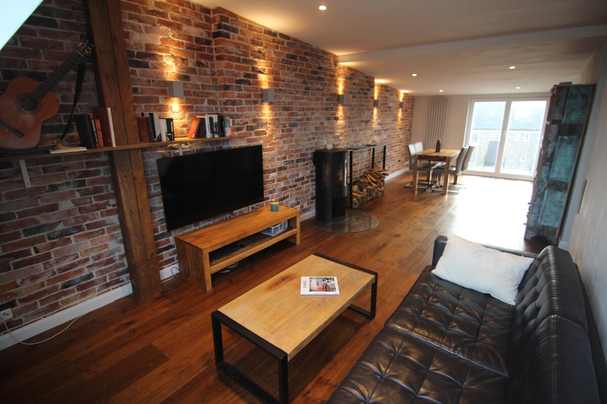 Popular Airbnb listing: Loft above the rooftops of Ottensen in Bahrenfeld