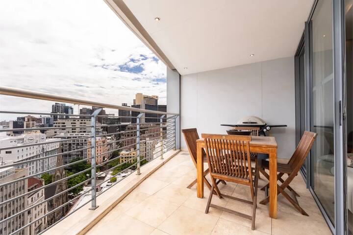 Stunning central location ! gallery image 3