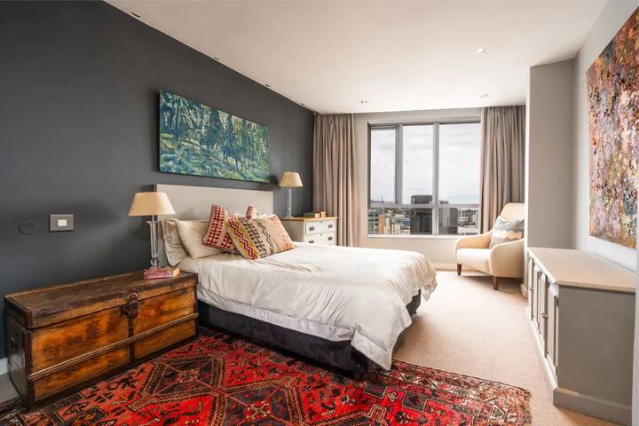 Stunning central location ! gallery image 2