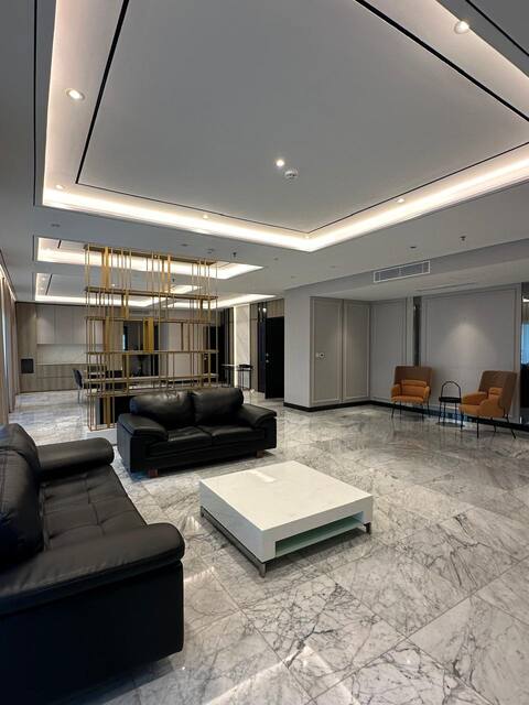 4BR New Renov Condo in CBD.