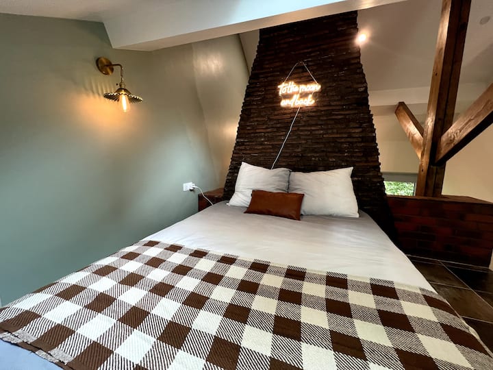 เตียงชั้นลอยบนเตาอบขนมปัง 