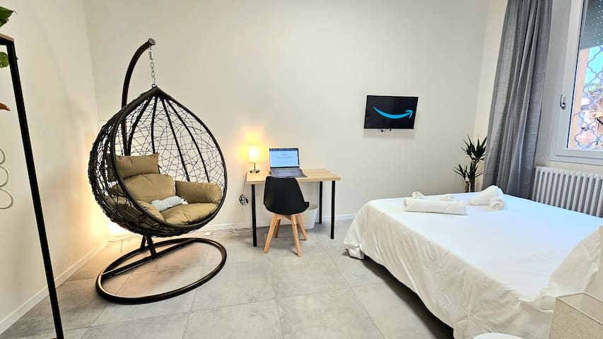 In centro con esclusiva vista sul canale