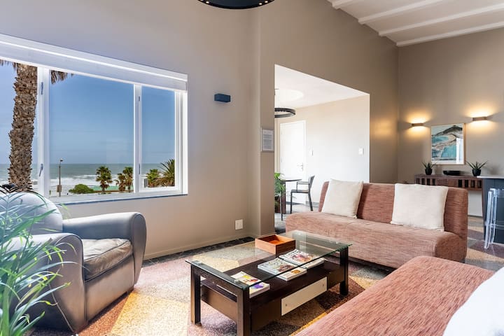 Modern Tidal Pool Apartment