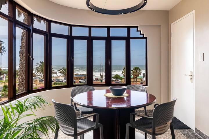 Modern Tidal Pool Apartment gallery image 3