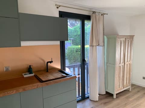 Independent studio/terrace/RER A/near Paris 78