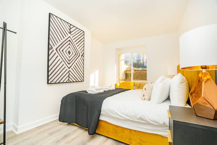 One Bed Basement - With Sofa Bed - City Centre - Cheltenham