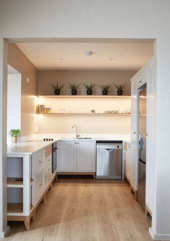 Tidal Pool Beachfront Apartment gallery image 5