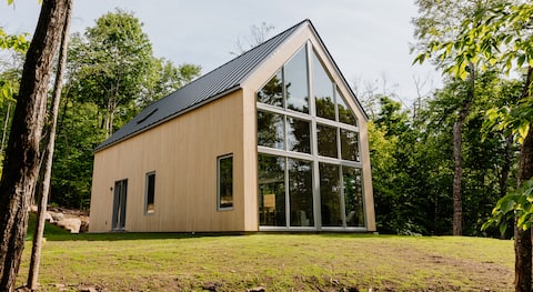 Popular Airbnb listing: Mont-Tremblant Chalet & Spa | North Side Project in Les Laurentides