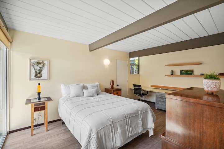 Queen bed with working space. 