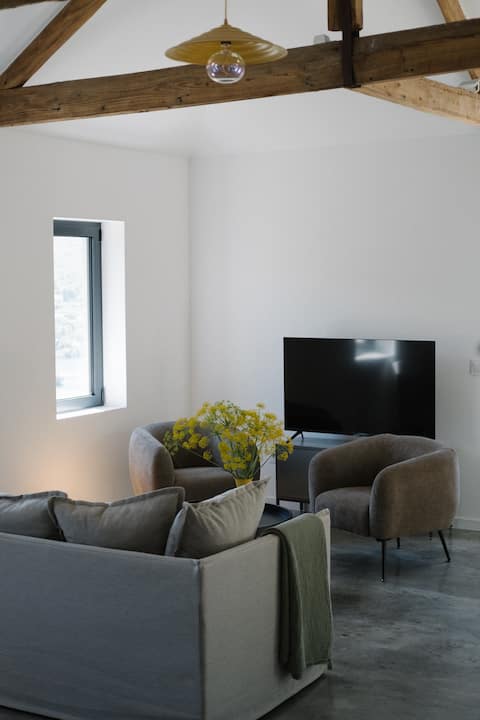 Popular Airbnb listing: Casa dos Dois in Porto