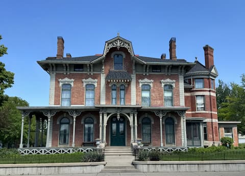 Hilltop Inn of the Quad Cities