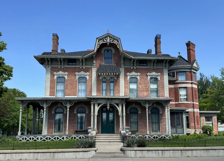 Hilltop Inn of the Quad Cities