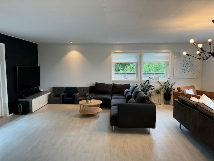 Villa Med Fantastisk Uteplass! 10 Sengeplasser! - Alesund