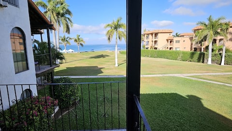 Unique oceanfront getaway for 8 people