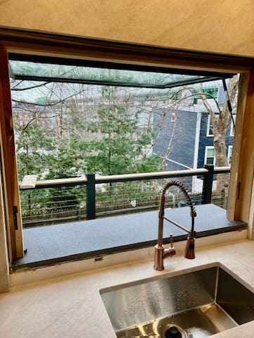 Luxury Charlestown! city home! gallery image 2