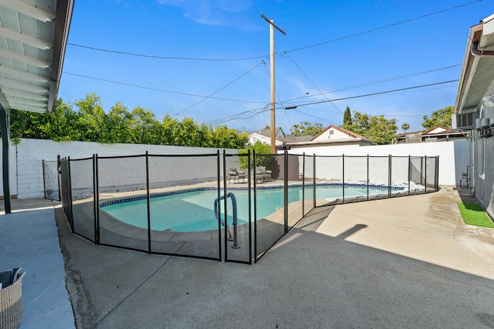 Perfect Entire Home /Heated Pool gallery image 3