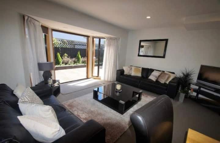 The Best Location For Your Stay! - Christchurch