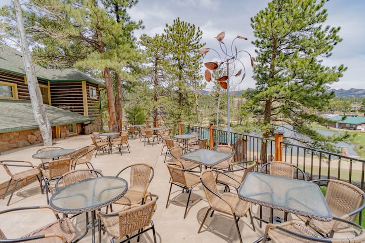 Rocky Creek Lodge, Sleeps 30, Gatherings Welcome