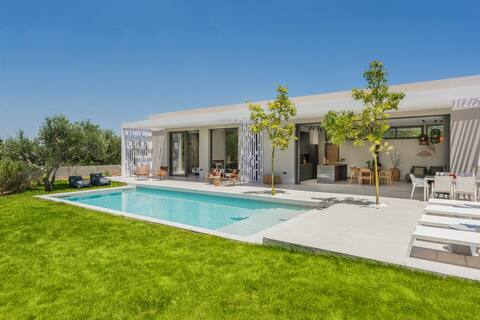 Unique Villa Grego, Heated Pool