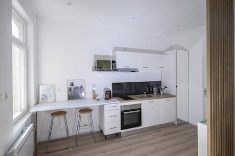 Top Airbnb: JoyNest Studio - 5 min Station and City Center - WIFI à Amiens