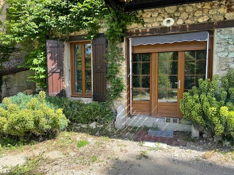 Charming cottage overlooking large garden