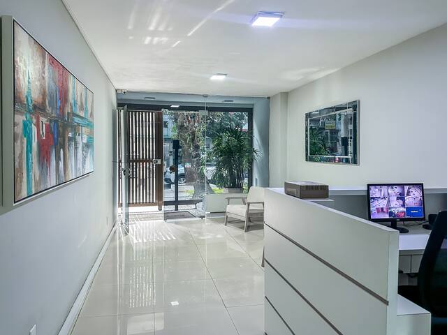 Leblon | 3BR, Renovated, Balcony & Perfect Kitchen gallery image 4